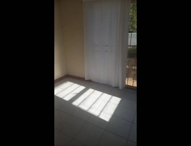 1 bed property to rent in TABLE VIEW